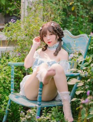 男人边吃奶摸下的激烈视频